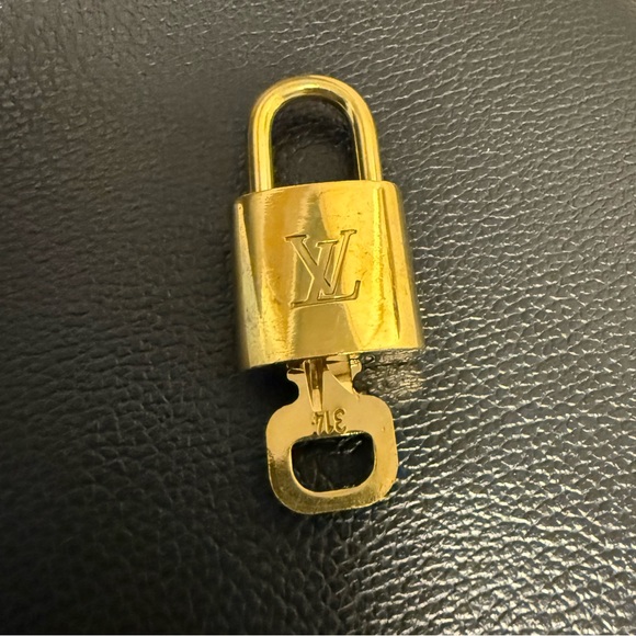 Louis Vuitton Gold Padlock with Key Authentic - Picture 5 of 6